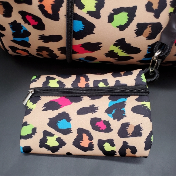 SOLD🐆 Neoprene Large Tote Bag with Pouch - Picture 2 of 8